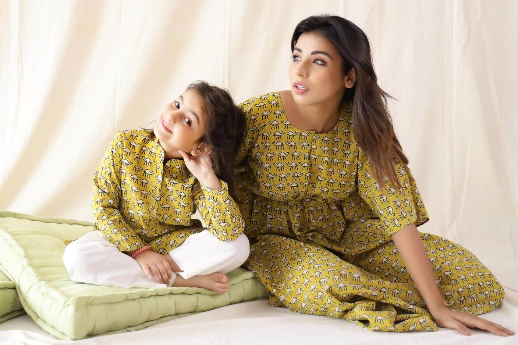 Camel Print Cotton Blockprint Mother And Kid Twining Set Kaftan And Unisex Kurta Pyjama Set For Kids - Set Of Three