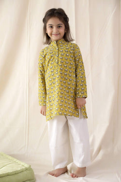 Camel Print Unisex Kurta With Solid Color Pyjamas For Kids - Set Of Two